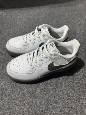 Nike Kids White and Gray Low-Top Sneakers with Black Swoosh